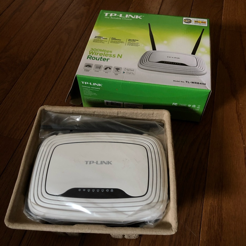 NEW! TP-LINK 300mbps Wireless N Router - Picture 2 of 4